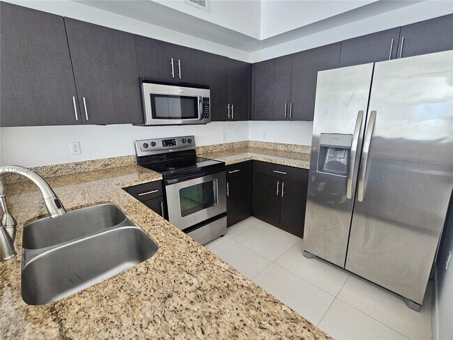 Building Photo - 2020 Prairie Ave