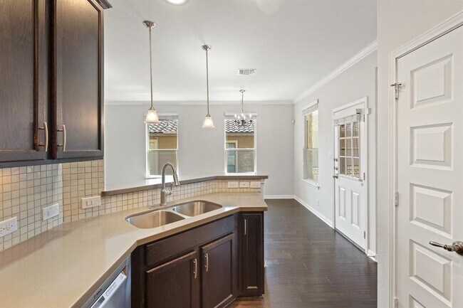 Building Photo - 506 Hummingbird Ln