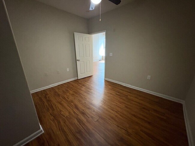 Building Photo - 478 Poplar St