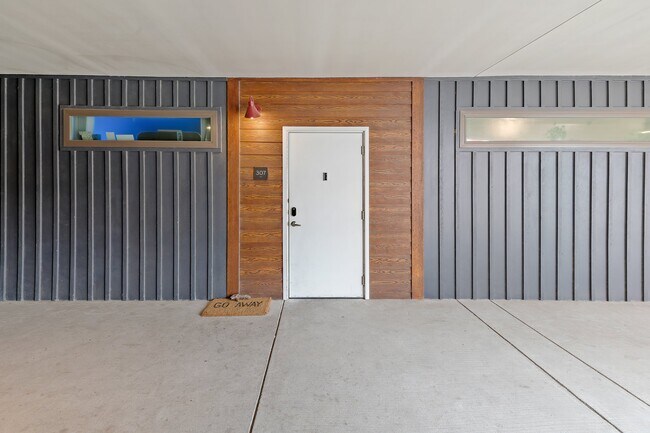 Building Photo - 4361 S Congress Ave