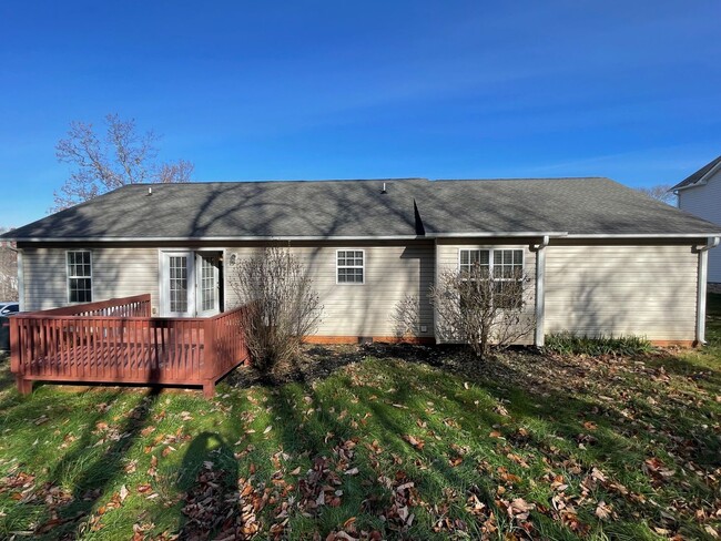 Building Photo - 3 BDRM 2 BA HOME, CONCRETE DRIVE, DOUBLE G...