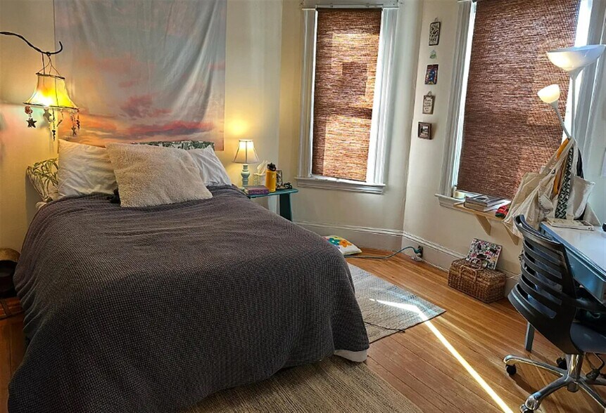 Building Photo - 183 College Ave