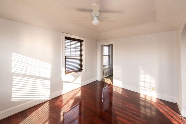Building Photo - Beautifully updated Tudor style duplex. Up...