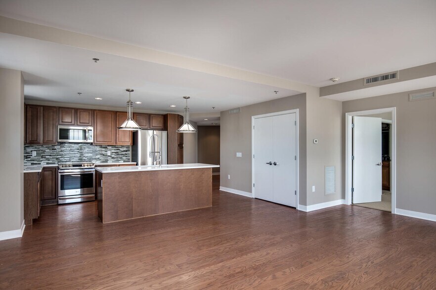 Building Photo - 525 W Lafayette Blvd