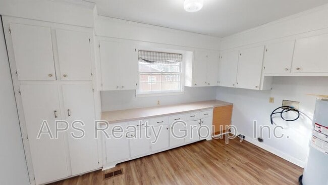 Building Photo - 108 Wilson St