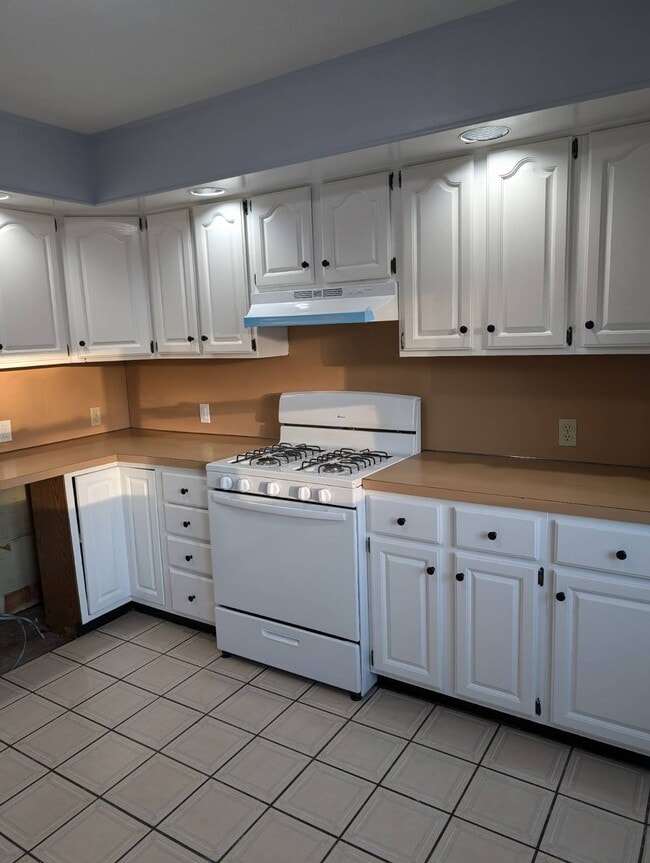 Building Photo - 132 Avondale Dr