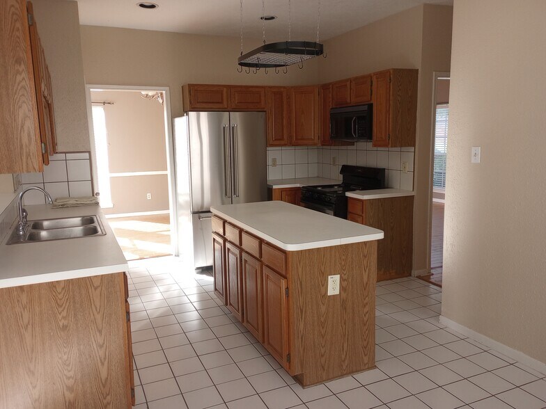 Kitchen - 14611 Sun Harbor Dr