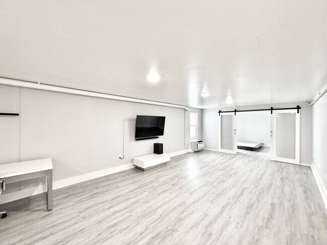 Building Photo - 803 Waimanu St