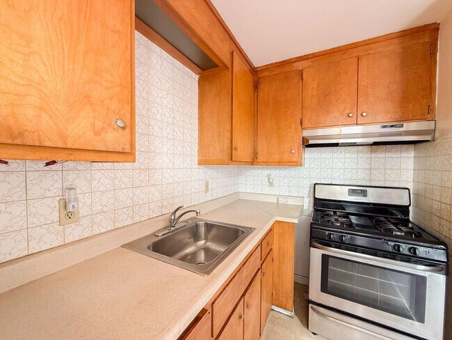 Building Photo - 725 Harrison St