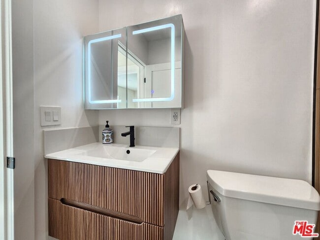 Building Photo - 3333 Thelma St