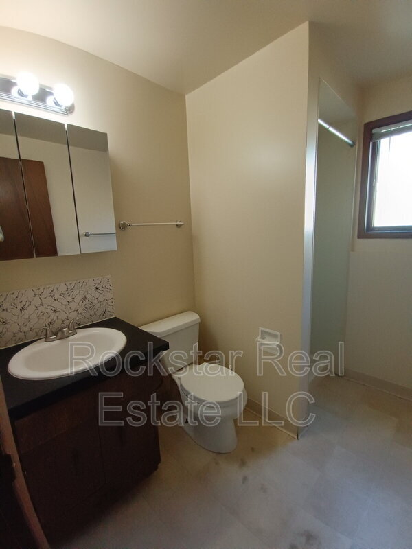 Building Photo - 537 E Garland Ave