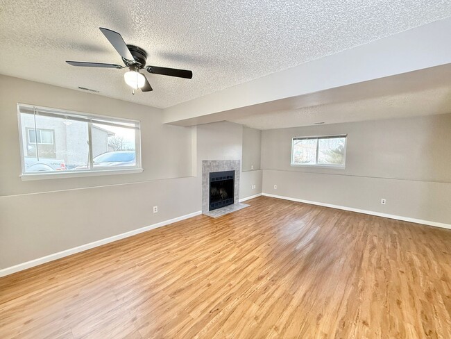 Building Photo - $500 off your 2nd months rent!