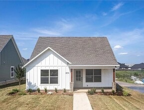 Building Photo - New 2 bedroom 2 bath house/FLEXIBLE LEASE TERM