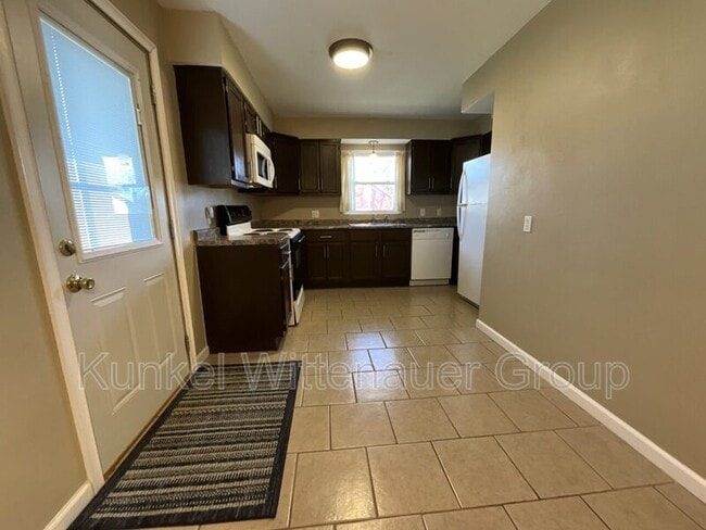 Building Photo - 221 Gilbert St