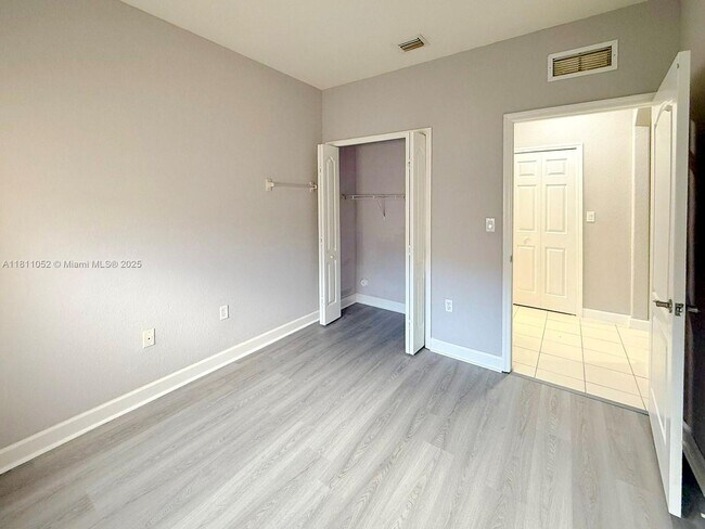 Building Photo - 1677 SE 27th Ct
