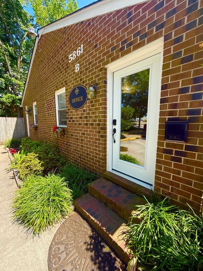 Building Photo - Meridian Apartments Your Gateway to Everything in Hampton Roads