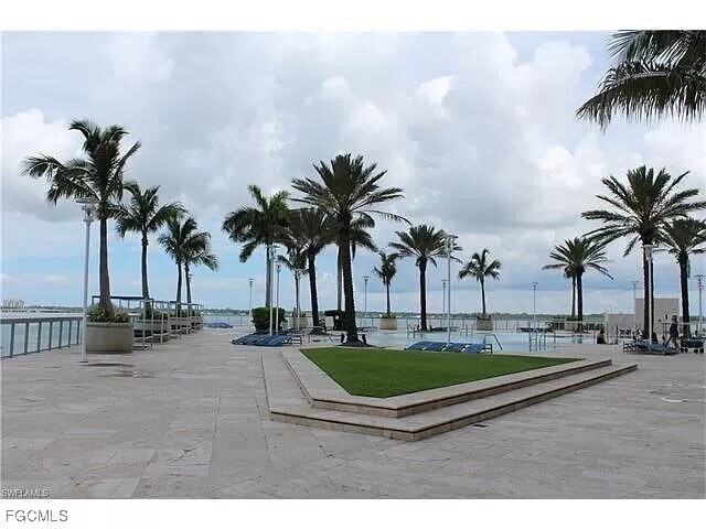 Building Photo - 3000 Oasis Grand Blvd