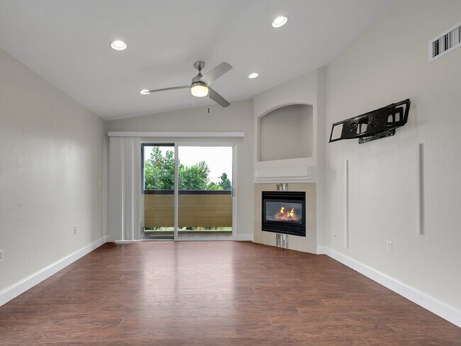 Building Photo - $2,395.00 - 3 Bedrooms, 2Bathrooms, Condo ...