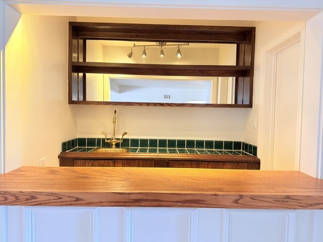 Building Photo - Stunning 4-Bedroom Home in Quiet North Hills