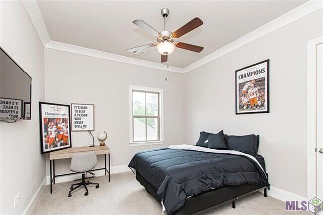 Building Photo - Upscale Townhouse in The Village at Magnol...