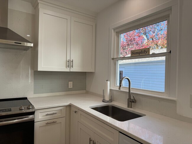 Building Photo - 15 Sunwich Rd