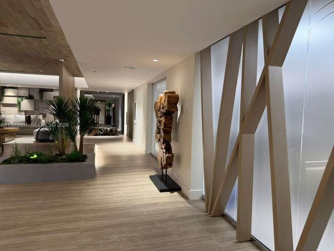 Building Photo - 2301 Collins Ave