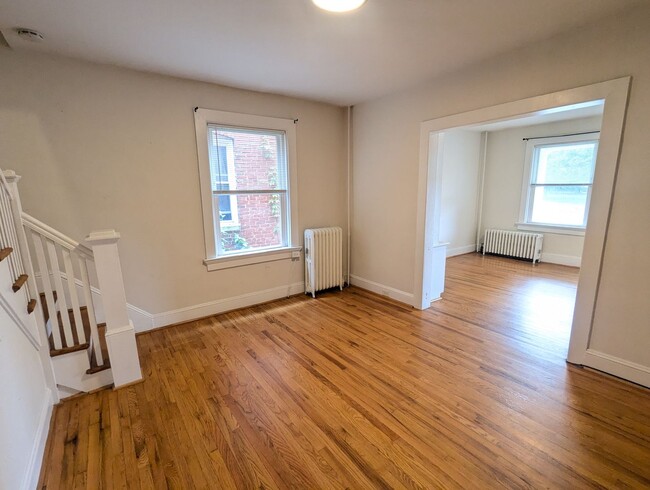Building Photo - Charming Historic townhouse in downtown Frederick available mid June!