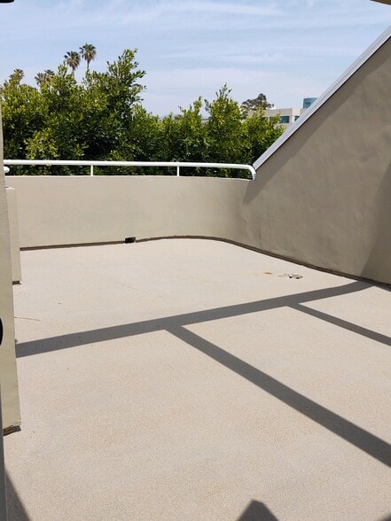 large private roof deck - 1422 19th St
