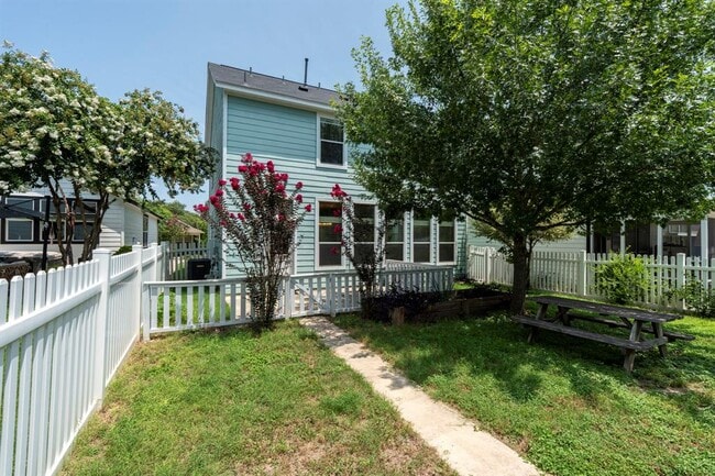 Building Photo - 423 Wetzel