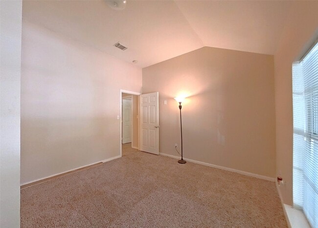 Building Photo - 2810 White Oak Ln