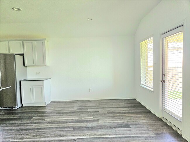 Building Photo - 5029 Almond Ter Dr