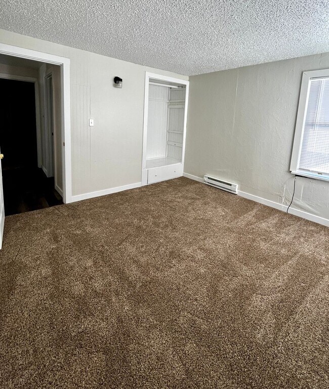 Building Photo - 2 Bedroom Single Family