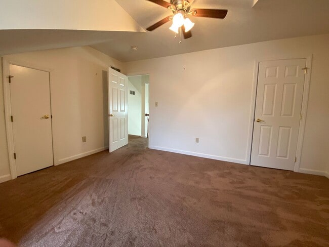 Building Photo - 106 Amber Ln