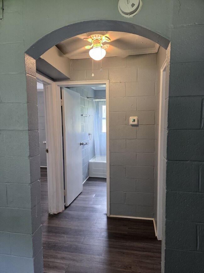 Building Photo - 8412 Shilling St