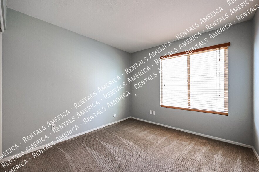 Building Photo - 7471 W Lone Cactus Dr