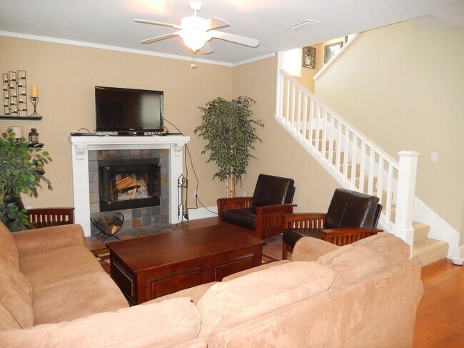 Building Photo - 3065 Morningside Dr