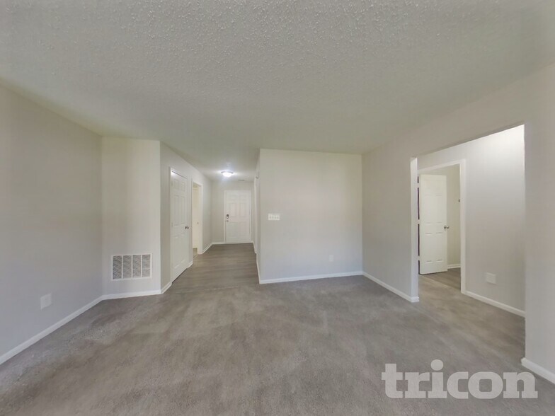 Building Photo - 5477 Wood Hollow Dr