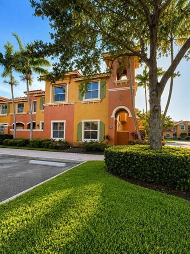 Building Photo - 906 SW 143rd Ave