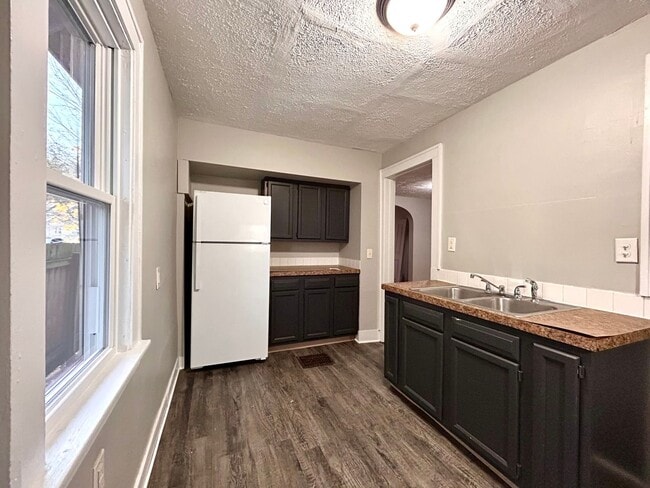 Building Photo - Three Bedroom Single Family Home - Southeast Grand Rapids