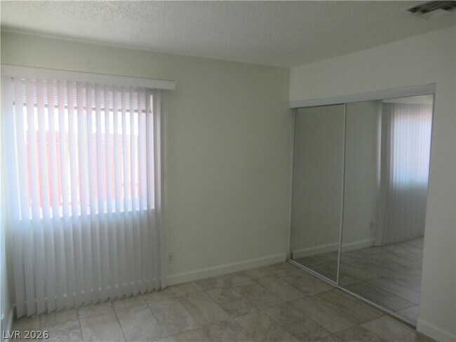 Building Photo - 357 E Van Wagenen St