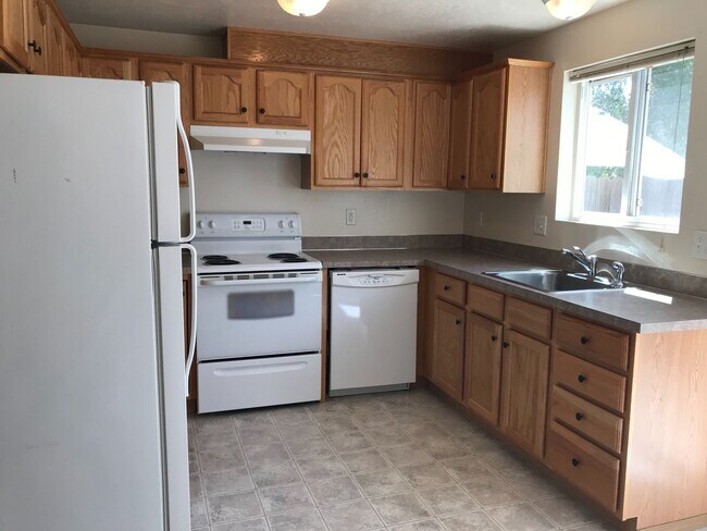 Building Photo - 150 NE 5th St