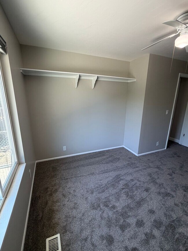 Building Photo - Spacious West Valley Home!!!