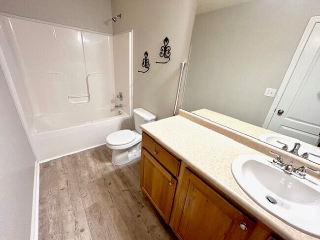 Building Photo - Coming soon! 10/10 Charming 3-bedroom bric...