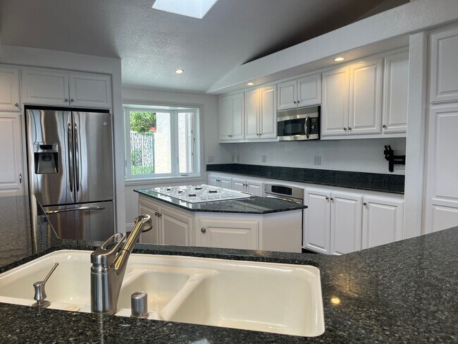 Building Photo - Stunning *VIEW* home for rent in desirable...