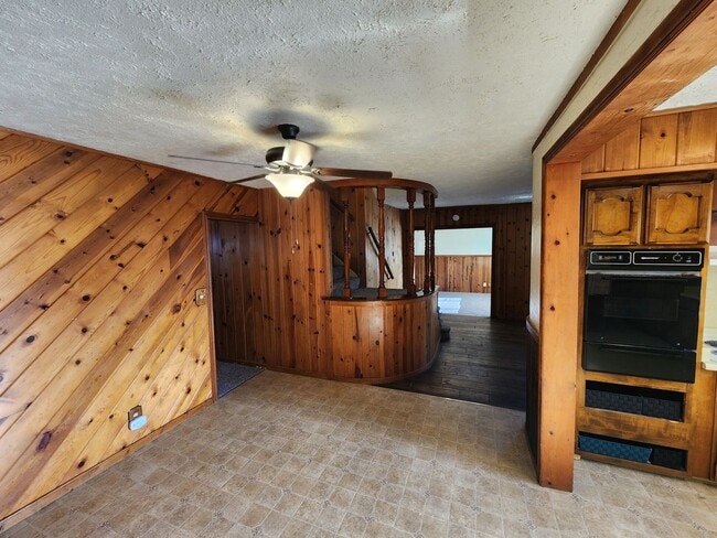 Building Photo - 122 Brennan St