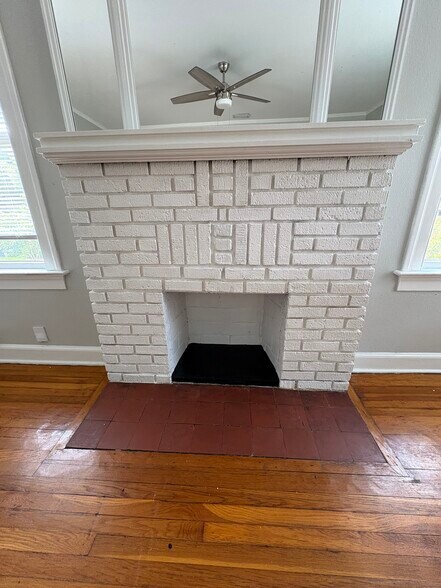 Decorative, focal point, fireplace - 768 Acosta St