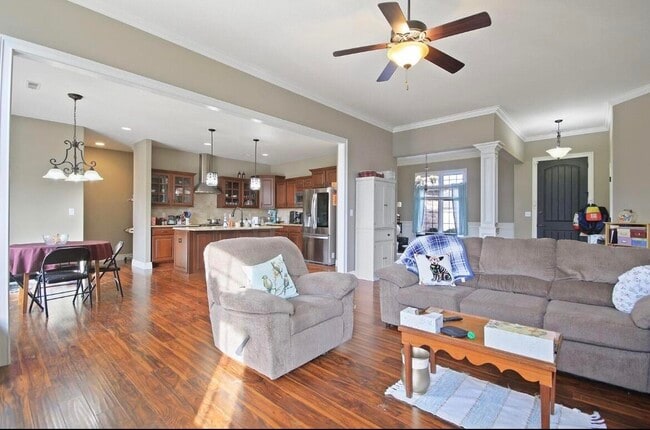 Building Photo - 1908 Lasso Cir