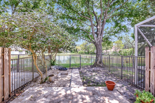 Building Photo - 6306 Crescent Lake Way