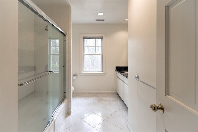 Building Photo - 41 Carriage Way