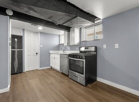 Building Photo - 425 Vester St